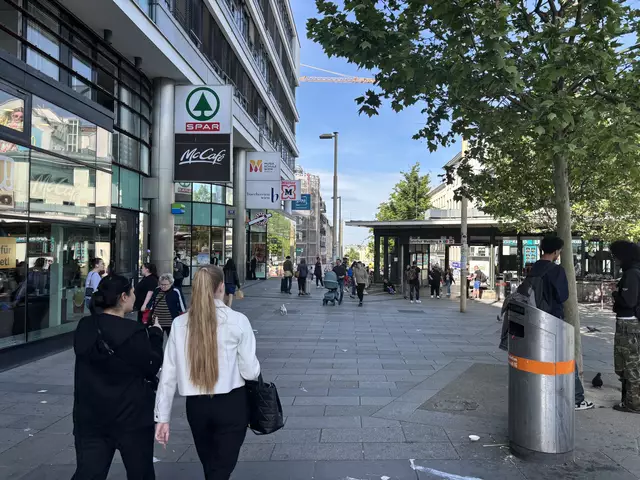Neos plant in der kommenden Legislaturperiode sich für mehr Platz am Bahnhof Meidling einzusetzen. Die Bemühungen sollen auch die Stadtpolitik erreichen. | Foto: Michael Marbacher/MeinBezirk