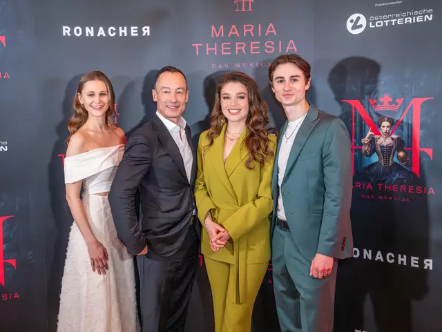 Nienke Latten (2.v.re.) wird Maria Theresia spielen.   | Foto: Valentina Marinelic/MeinBezirk