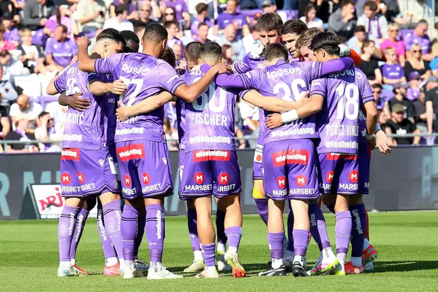 Die Veilchen könnten am Samstag nach zwölf Jahren die Bundesliga nach Favoriten holen. | Foto: Thomas Pichler / SEPA.Media / picturedesk.com