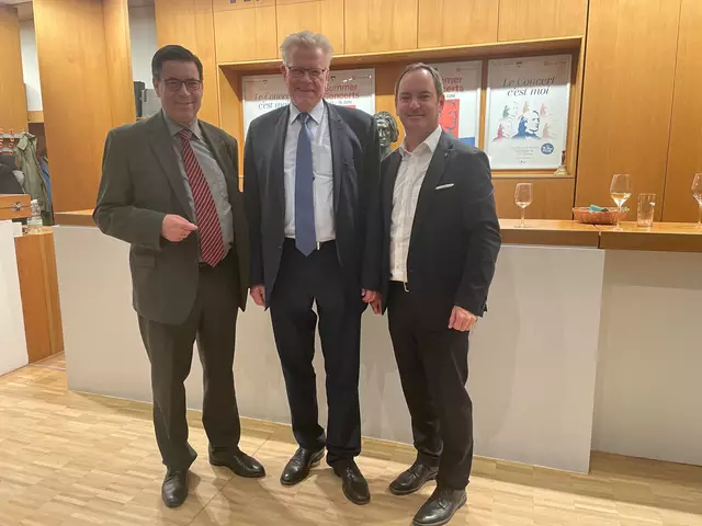 Am Bild vlnr: Sven Friedrich, Bürgermeister Thomas Ebersberger, Bgm. Markus Landauer
| Foto: Gemeinde Raiding
