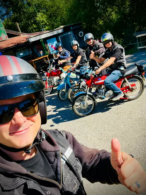 Die Wüd'n auf ihrer Maschin' - bei den Ausfahrten der Puchidos geht es eher gemächlich zu. | Foto: Eckhart Herbe