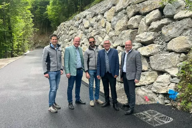 Auf mehr als fünf Kilometern schlängelt sich die Tauglbodenstraße durch St. Koloman. Die in die Jahre gekommene Verbindung wird auf 3,7 Kilometern Länge seit 2023 in mehreren Schritten umfassend saniert. | Foto: Land Salzburg/Büro Schwaiger