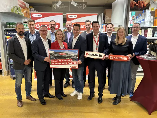 Die Firmengruppe Kastner feierte das 35-jährige Jubiläum des Abholmarktes in Zwettl. | Foto: Bernhard Schabauer