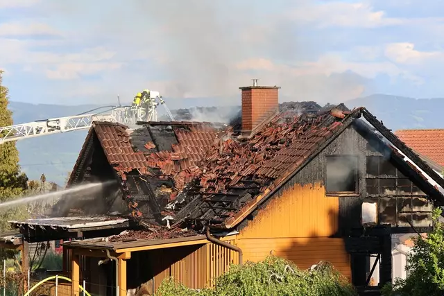 Am Sonntag brannte es in Fohnsdorf. Erste Ermittlungsergebnisse sind bekannt.  | Foto: Nico Schaden