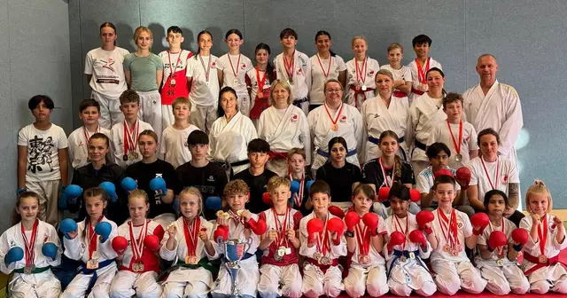 Die erfolgreiche Mannschaft des Karate LZ Pinzgau holte insgesamt 78 Medaillen. | Foto: Foto: Karate LZ Pinzgau