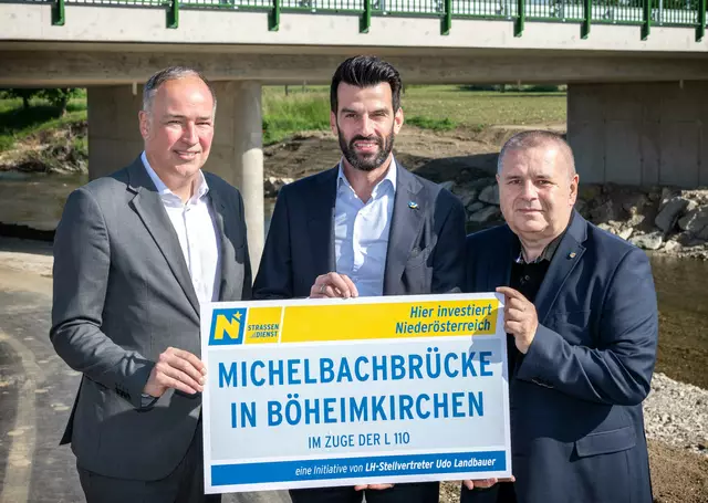 Bei der Michelbachbrücke: stellvertretender Straßenbaudirektor Rainer Irschik, LH-Stellvertreter Udo Landbauer, Vizebürgermeister Böheimkirchen Franz Gugerell | Foto: NLK Khittl