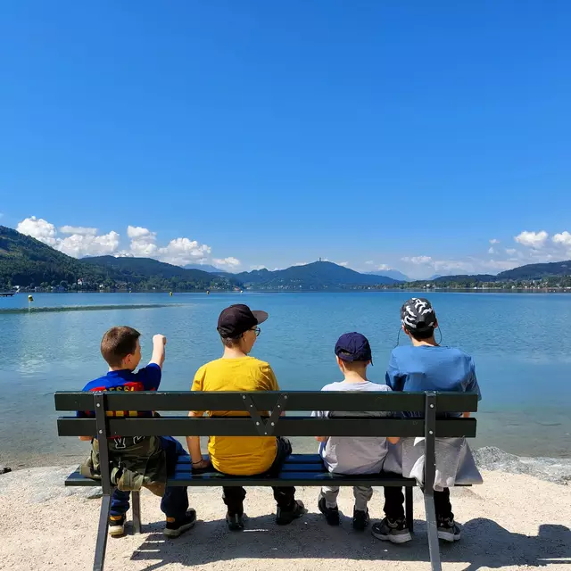 Magnus, David, Luis und André gönnen sich eine wohlverdiente Pause am Wörthersee. | Foto: ASO Sillian