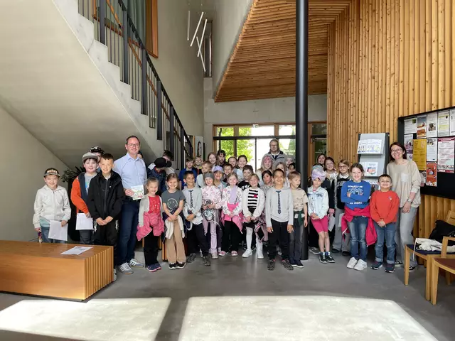 Die Schülerinnen und Schüler nutzten die Gelegenheit, eigene Ideen einzubringen und mehr über die Arbeit in ihrer Heimatgemeinde zu erfahren. | Foto: Gemeinde Neutal