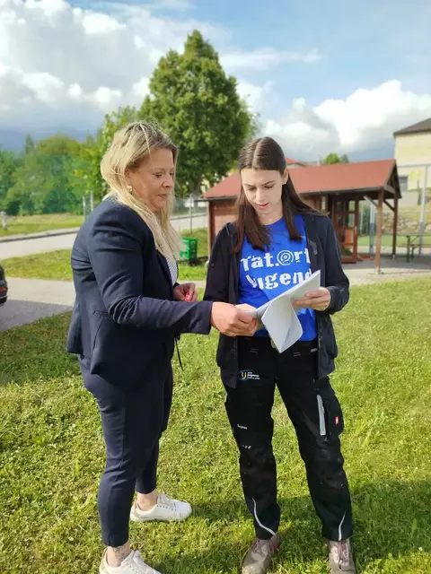 Besprechung des Bau-Plans mit der Bürgermeisterin von Neidling Barbara Egerer-Höld | Foto: Gemeinde Neidling/Patricia Günauer