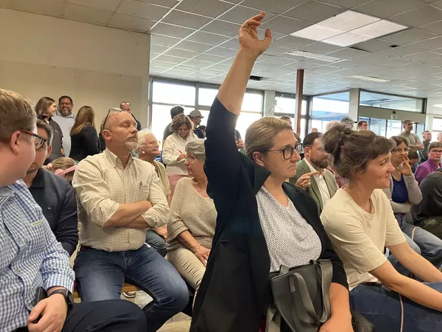 Auch Gemeinderätin Lejla Ibralic Halilovic (Liste Bad Vöslau) meldete sich mehrfach aus dem Publikum zu Wort. | Foto: Stockmann