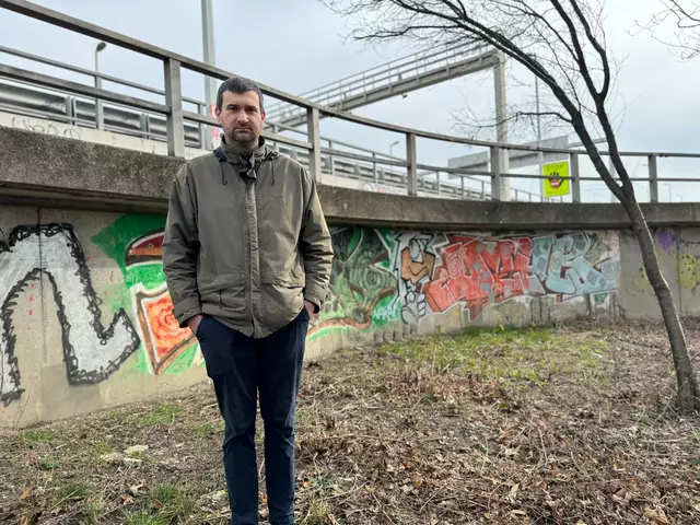 Stefan Wogrin sucht seit Jahrzehnten die Graffitis in Wien. MeinBezirk erklärt der "Graffiti-Jäger" wieso ihn diese Kunst fasziniert. | Foto: Spraycity