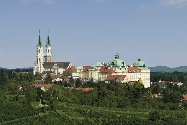 Das Stift Klosterneuburg ist ein beliebter Ort, um sich das "Ja"-Wort zu geben. | Foto: Michael Zechany