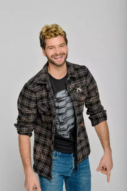 Schauspieler Aaron Karl hat die Liebe erstmals aufs Tanzparkett geführt. | Foto: ORF/Thomas Ramstorfer