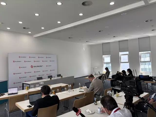 Der Aufsichtsrat tagte länger als geplant. Warten auf die Pressekonferenz | Foto: Martin Schöndorfer