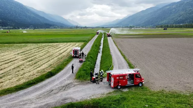 Aufbau einer Zubringerleitung und Löschangriff in der Praxis | Foto: BfKdo Hermagor
