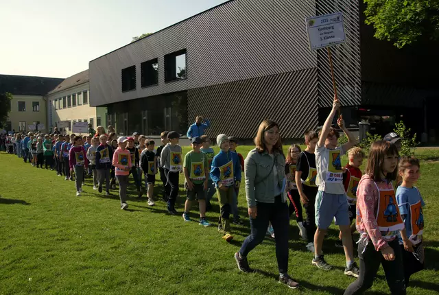 Einzug der teilnehmenden Klassen. | Foto: Christian Nowotny