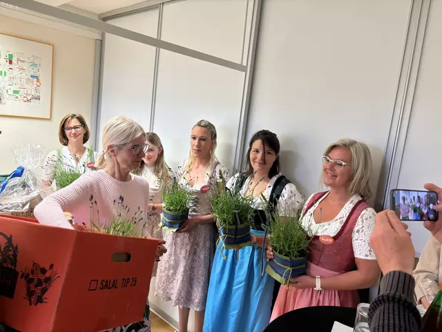 Gabi Kolar lieferte Blumen für die Mitarbeiterinnen. | Foto: Verderber