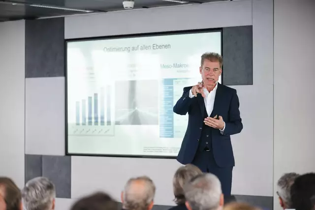 In der Langlebigkeit von Beton sieht auch für Prof. Konrad Bergmeister von der Universität für Bodenkultur in Wien einen entscheidenden Vorteil für die Zukunft des Bauens.  | Foto: Holcim Österreich/S. Germershausen