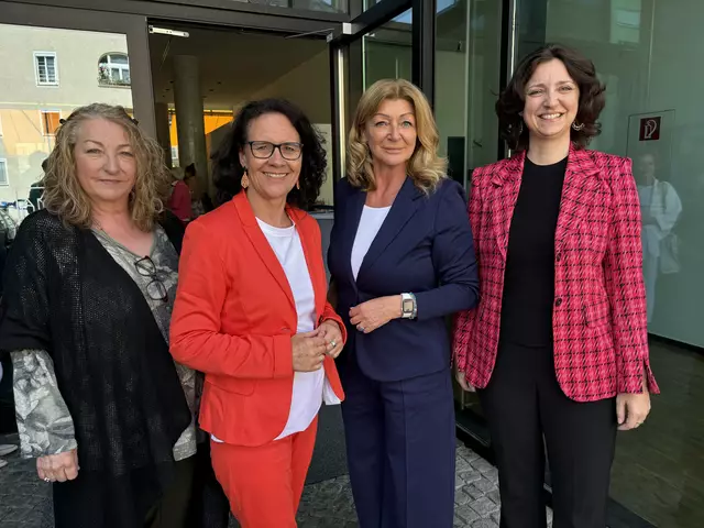 Daniela Diethör (Gründerin von "Frau und Arbeit"), Landesrätin Daniela Gutschi, Andrea Kirchtag (Geschäftsführerin von "Frau und Arbeit") und Anna Doblhofer-Bachleitner (Geschäftsführerin RVS Servicecenter und Raiffeisenbanken). | Foto: Lisa Gold