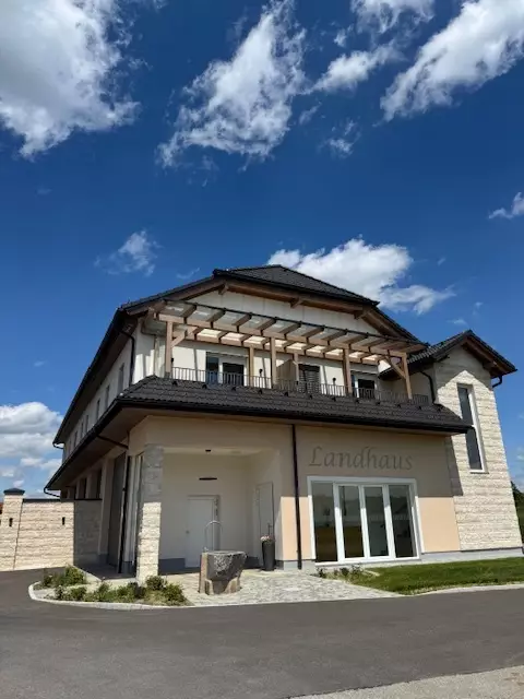 Familie Enichlmayr hat im "Landhaus" in Ehrenfeld/Ohlsdorf sechs neue Ferienwohnungen errichtet. | Foto: Gasthof Enichlmayr