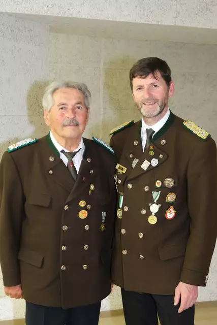 Vater und Sohn - Hartl und Gebhard Ennemoser leiteten 44 Jahre die Geschicke der Schützengilde Roppen