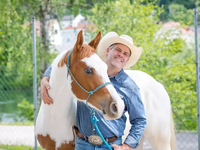 Bernd Hackl, bekannt aus der Coaching-Doku „Die Pferdeprofis“, ist bei der Pferd 2025 vor Ort in Wels. | Foto: Michael Graf