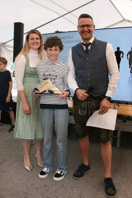 Sportreferentin Sabrina Schmid, Benedikt Weißbacher, Bürgermeister Andreas Brugger. | Foto: TC Brixen