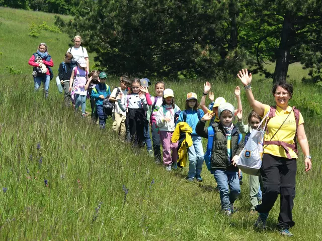 Elke Weisz-Emesz (Organisation Naturpark Tage) begeisterte mit ihrem Team rund 500 Schüler:innen bei den Naturpark Tagen. | Foto: LPV/F. Litzelmann