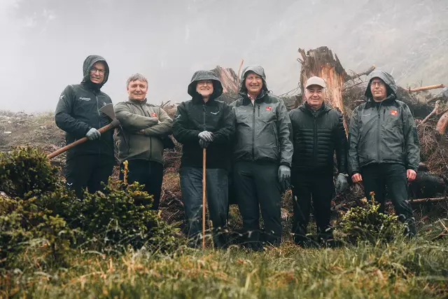 v.l.: Ulrich Lausecker, Markus Rudigier (Forstaufseher Gemeinde Breitenwang), Andreas Feichtinger, Josef Fuchs (Landesforstdirektor Land Tirol), Hanspeter Wagner (Bürgermeister Gemeinde Breitenwang) und Philip Dobler (Bezirksforstinspektion Reutte)
 | Foto: Plansee