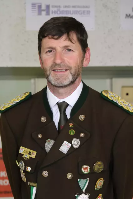 Gebhard Ennemoser - 30 Jahre Oberschützenmeister der Schützengilde Roppen und nunmehr Ehrenoberschützenmeister