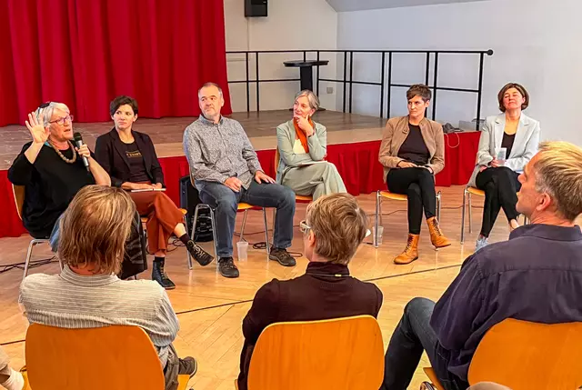 Vielfältige Ideen und Vorschläge für ein lebendiges Eichgraben beim 1. Eichgrabner Zukunftsgespräch: von links nach rechts – Ursi Leutgöb, Johanna Morozow, Arno Aschauer, Gabriele Faber-Wiener, Andrea Buhl-Aigner, Elisabeth Götze | Foto: Die GRÜNEN Eichgraben