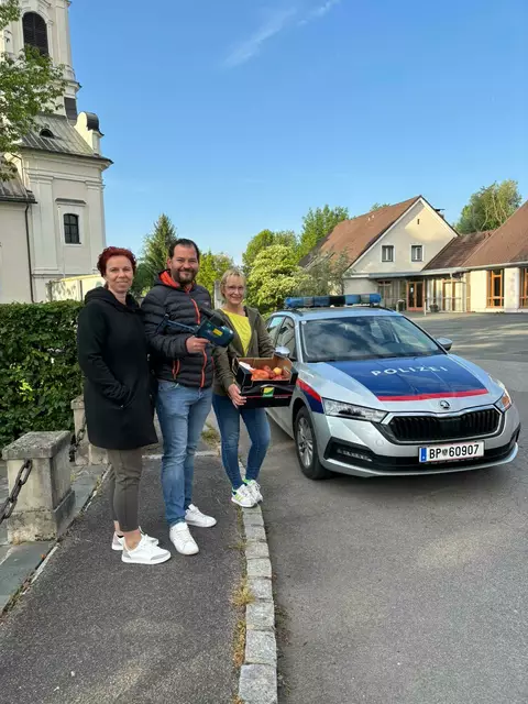 Die SPÖ Gleinstätten führten gemeinsam mit der Polizei die Aktion "Apfel und Zwiebel" durch. | Foto: SPÖ