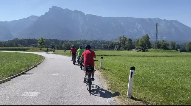 Im Flachgau gibt es viele wenig befahrene Straßen, die sich wunderbar für Radfahrer und Radfahrerinnen eignen.  | Foto: sm