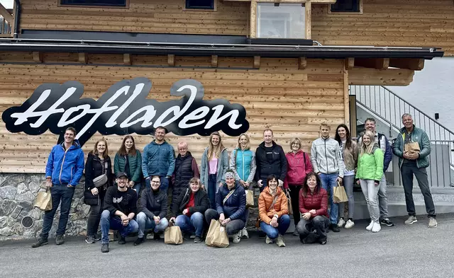 Bei einer Nationalpark-Genusstour zum Start der Sommersaison besuchten die Nationalpark Partnerbetriebe drei lokale Produzenten. | Foto: NPHT/Bstieler