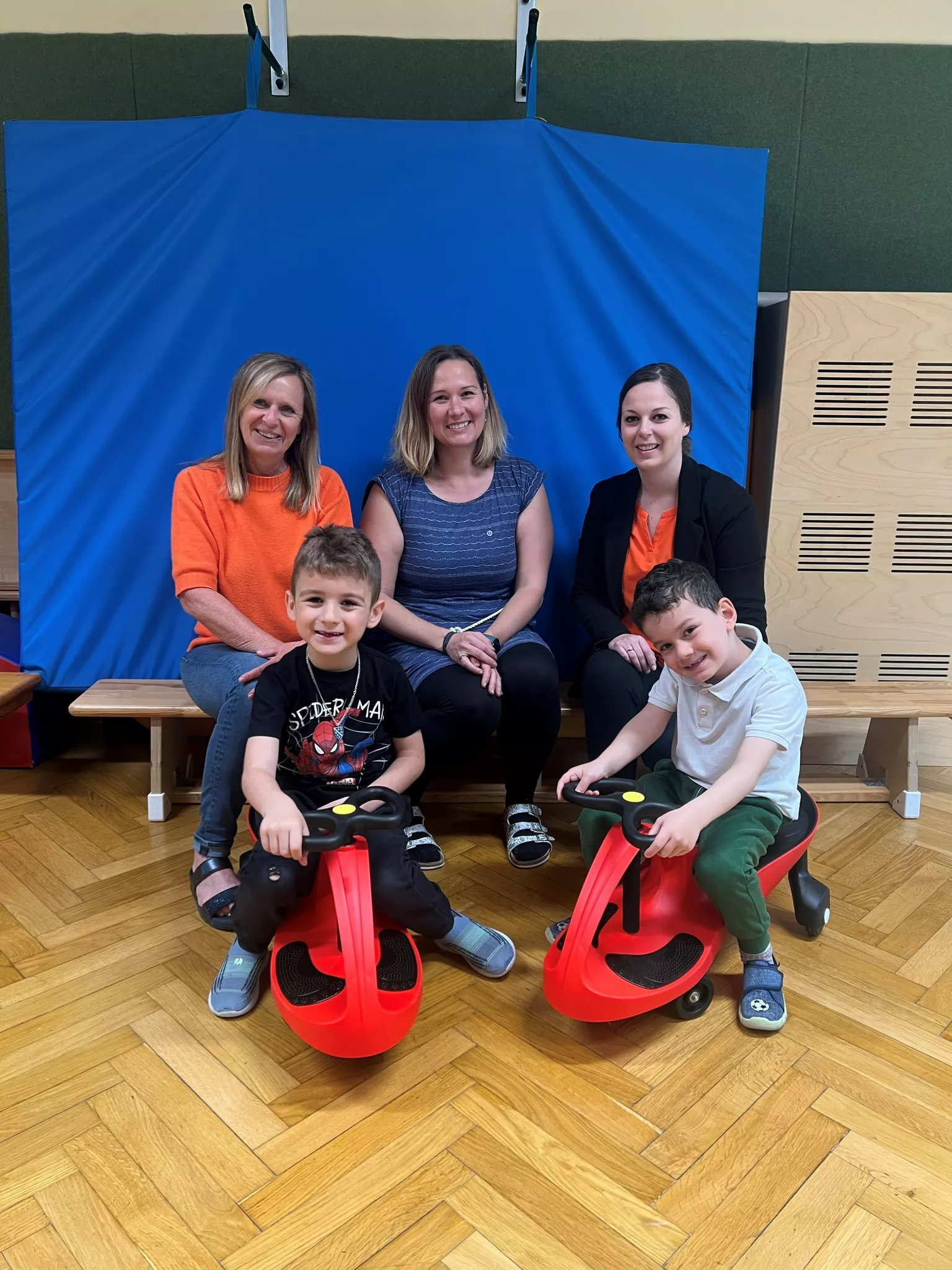 Neue-Plasma-Cars-f-r-den-Kindergarten-Taschelried