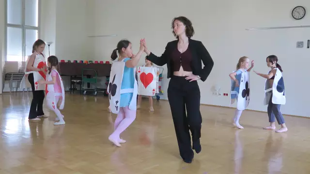 Katharina Alram tanzt zur Unterstützung mit