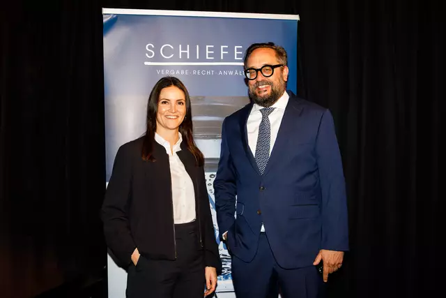 Die beiden Schiefer Rechtsanwälte Partner Maria Troger und Martin Schiefer bei der Eröffnung der neuen Kanzlei in der Tabakfabrik. | Foto: Max Kropitz