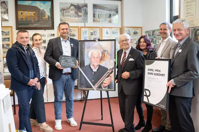 3.000. Führung von Direktor Helmut Sillner im Kurmuseum Bad Tatzmannsdorf: Richard Senninger (Geschäftsführer Bad Tatzmannsdorf Tourismus), Vizebürgermeisterin Christine Kotschar, Bürgermeister Stefan Laimer, Direktor Helmut Sillner, seine Tochter Gabriele Mekic, Andreas Leitner (Geschäftsführer REDUCE Gesundheitsresort Bad Tatzmannsdorf), Rudolf Luipersbeck (ehemaliger Geschäftsführer REDUCE Gesundheitsresort) | Foto: Reduce Gesundheitsresort