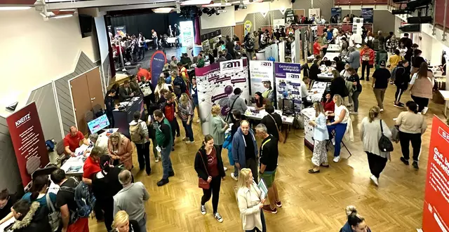 Viele Betriebe zeigten sich beeindruckt vom regen Interesse und der Qualität der Gespräche. | Foto: AMS Liezen