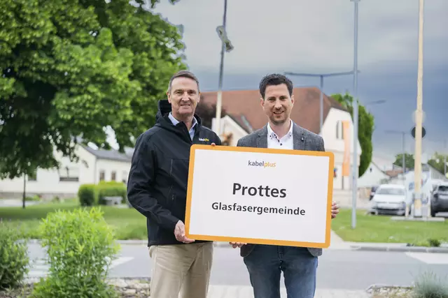 kabelplus Geschäftsführer Gerhard Haidvogel und Bürgermeister Christoph Demmer | Foto: kabelplus/Matejschek