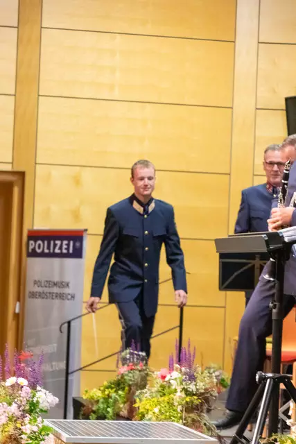 Kapellmeister Robert Wieser beim Auftritt | Foto: Albert Rathmayr