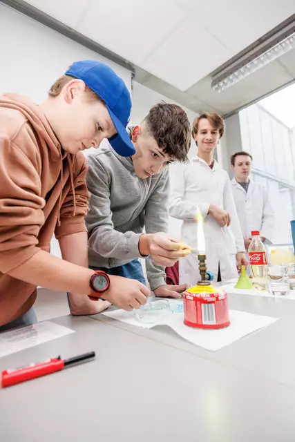 Beim kostenlosen Ferienangebot können Kinder zwischen 10 und 14 Jahren experimentieren, programmieren, analysieren und ausprobieren. | Foto: AK/Rieger