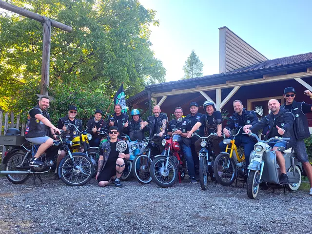 Auf ebenso strahlenden Sonnenschein wie beim Fototermin hoffen die Puchidos bei ihrem Jubiläumstreffen am 31.5. beim Longhorn-Saloon. | Foto: Eckhart Herbe