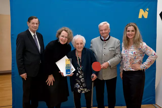 Landespräsident Hannes Bauer, Senioren-Landesrätin Christiane Teschl-Hofmeister, Margaretha Schieder, Landesobmann Herbert Nowohradsky, Lizz Görgl
| Foto: Molnar