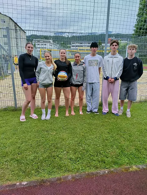 Teamplayerinnen und Teamplayer der HLW Spittal - Mit dieser Gruppenstärke wurde der dritte Platz in den Frühlingsbezirksmeisterschaften erreicht

WOW!!!! | Foto: hlwspittal, Tobias Berger 2025