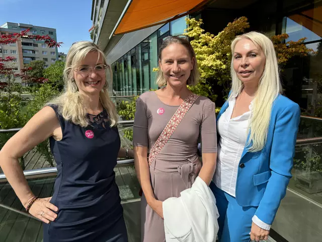 Mitarbeiterinnen bei "Frau und Arbeit" - sie waren bei der Veranstaltung in der TriBühne Lehen mit dabei.  | Foto: Lisa Gold