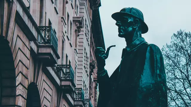 Sherlock Holmes, der geniale Detektiv aus der Baker Street 221B, begeistert seit über 130 Jahren mit seinen messerscharfen Schlussfolgerungen und seinem unverwechselbaren Stil – ob in Büchern, Filmen oder Serien. | Foto: Symbolbild: pixabay.com