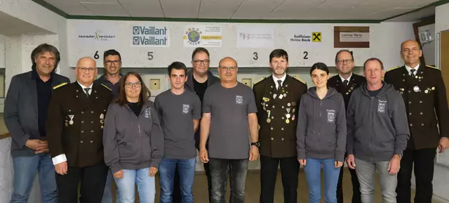 Der Ausschuss des Schützengilde Roppen mit Bgm Ingo Mayr und BezOSchM Christof Melmer