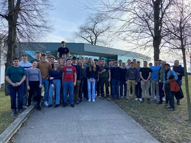 Die beiden dritten Klassen arbeiten heuer am spannenden Projektthema „Essbare Schule – Essbare Stadt – Essbare Landschaft“ | Foto: Pirklbauer Photography