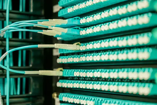 Symbolbild. Moderne Schaltkreise bilden das technische Herzstück leistungsfähiger Glasfasernetze. | Foto: Pexels